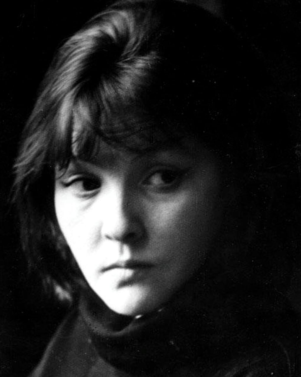 Белла Ахмадулина. 1960-е годы. Фотография: Александр Лесс / Государственный литературно-мемориальный музей Анны Ахматовой в Фонтанном Доме, Санкт-Петербург