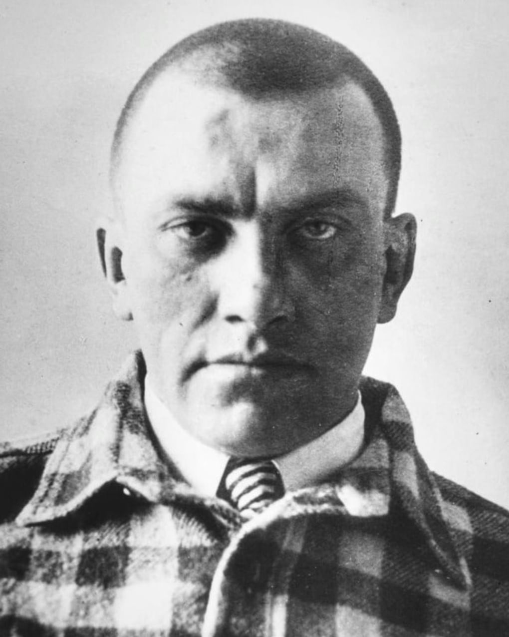 Портрет поэта Владимира Маяковского. Ростов-на-Дону, 1926 год. Фотография: Марк Марков-Гринберг / Мультимедиа Арт Музей, Москва