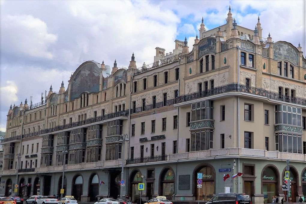 Гостиница «Метрополь», Москва (фрагмент). Фотография: T3ru / <a href="https://commons.wikimedia.org/w/index.php?curid=126012604" target="_blank" rel="noopener">commons.wikimedia.org</a> / <a href="https://creativecommons.org/licenses/by-sa/4.0" target="_blank" rel="noopener">CC BY-SA 4.0</a>