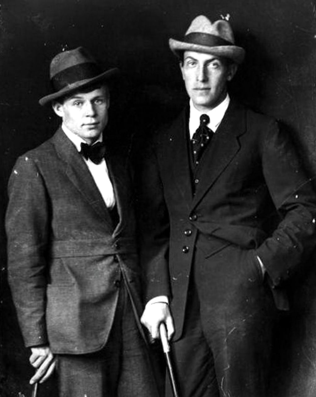 Сергей Есенин (слева) и поэт Анатолий Мариенгоф. Москва, 1919 год. Фотография: Николай Свищев-Паола / Московский государственный музей С.А. Есенина, Москва