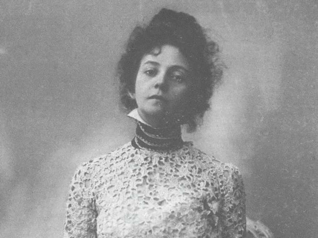 Вера Комиссаржевская в роли Поветовой в спектакле «Две судьбы». 1900-е годы. Фотография: Елена Мрозовская / <a href="https://russiainphoto.ru/" target="_blank">russiainphoto.ru</a>