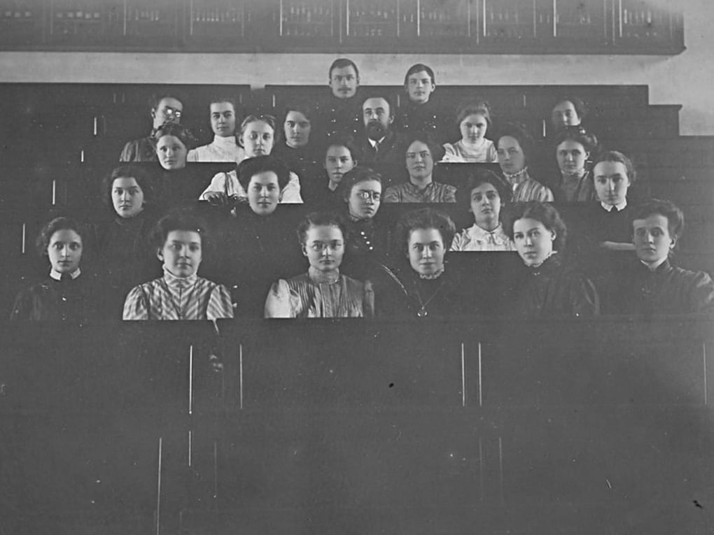 Высшие женские курсы. Бестужевки на лекции. Санкт-Петербург, 1900-е годы. Фотография: Санкт-Петербургский государственный университет, Санкт-Петербург